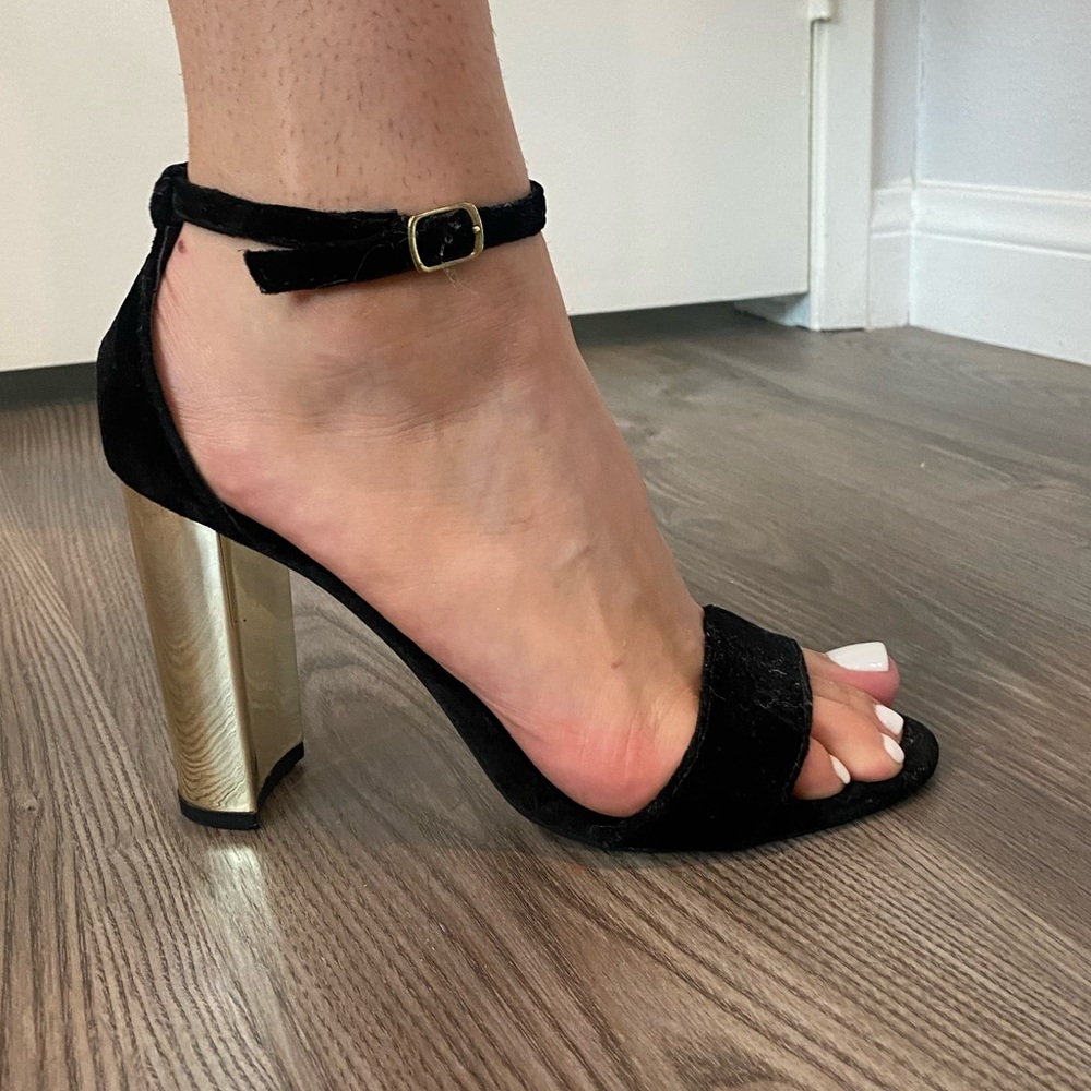 Steve Madden strap heel size 9